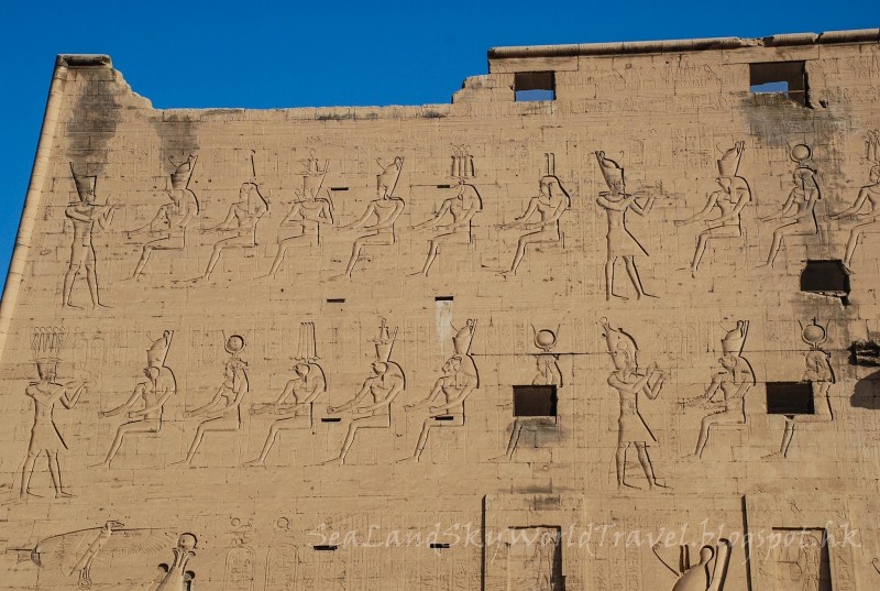 埃及古國探秘之旅第三天: 荷力斯神廟, 鱷魚神索貝克神廟 , 尼羅河郵輪