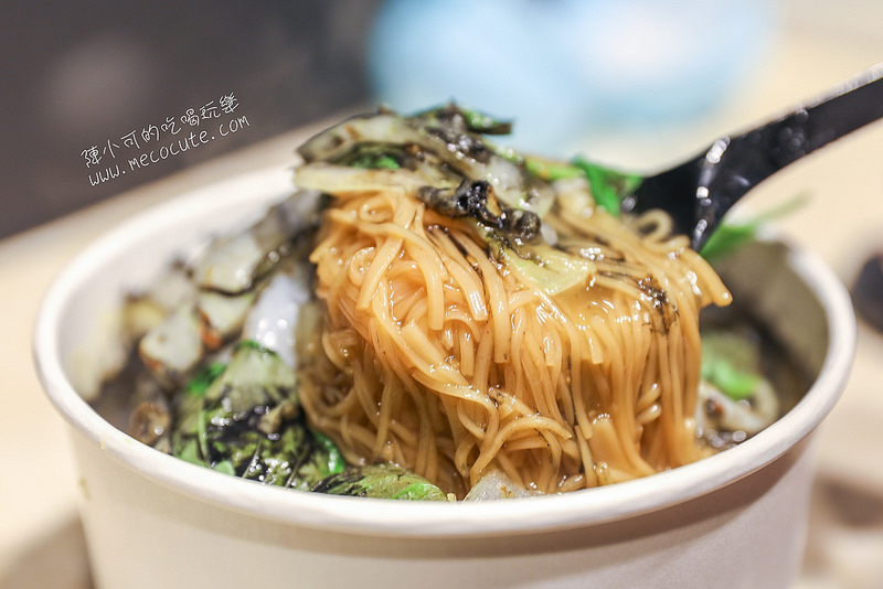 三重美食：麵線黑黑的！ㄅㄌㄟㄎ創意麵線，鐵板料理變身台灣麵線小吃！