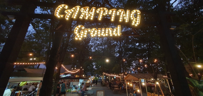 曼谷地道花園露天Food court - Camping Ground