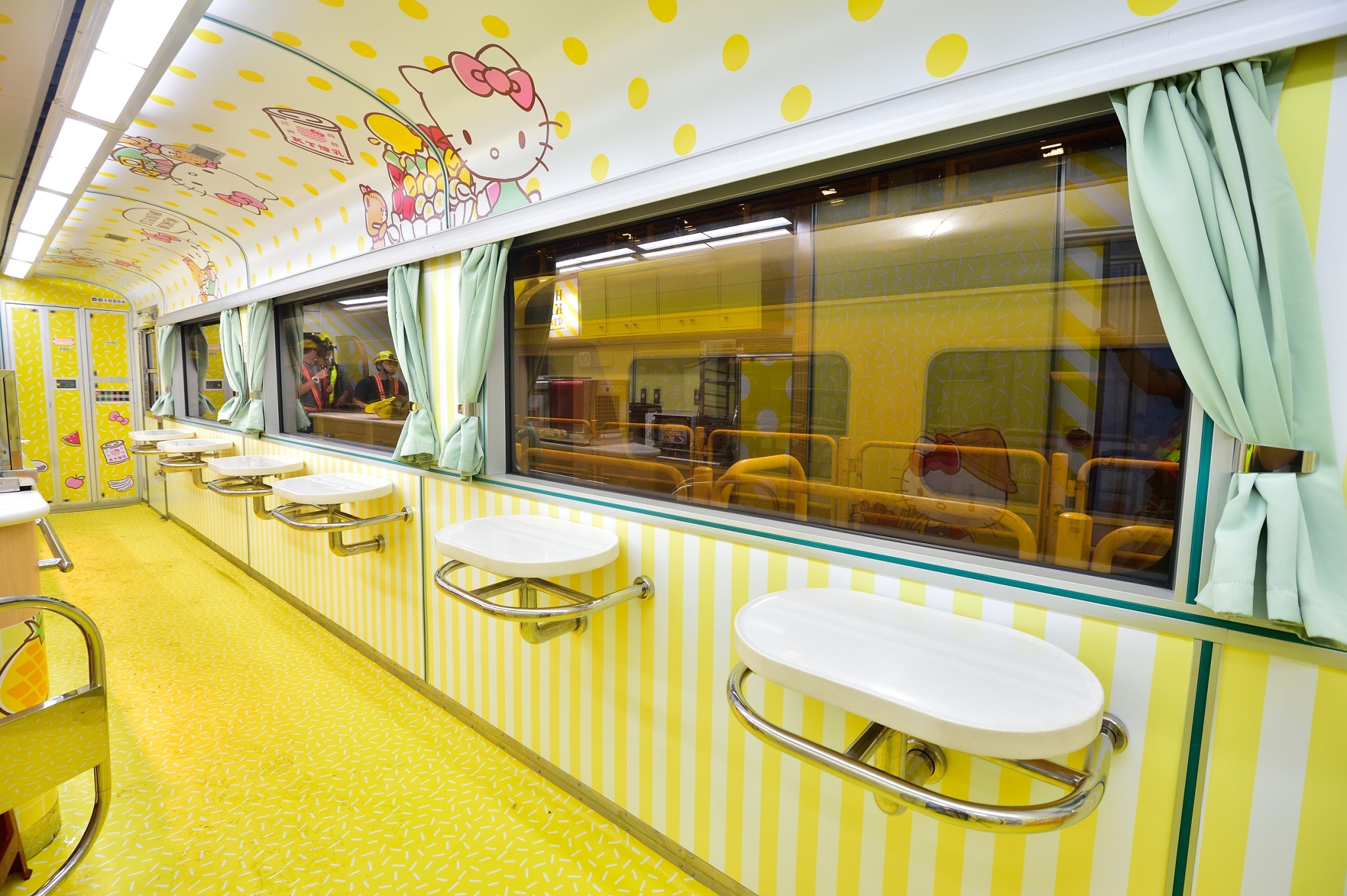 【7月全新啟航】環島之星Hello Kitty繽紛列車  超多打卡位！