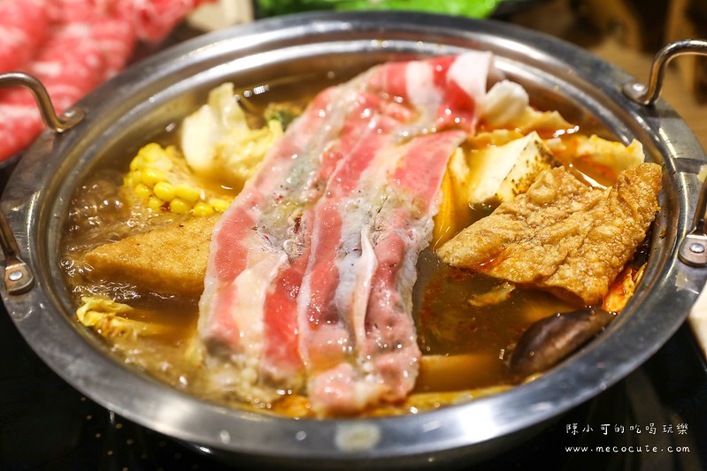 台北火鍋：川鼎精緻鍋物，蛤蠣船入港啦！大顆飽滿絕對必點，大盤肉來一盤吃飽飽。