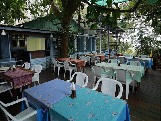 布吉島上的靚景餐廳Tunk ka cafe