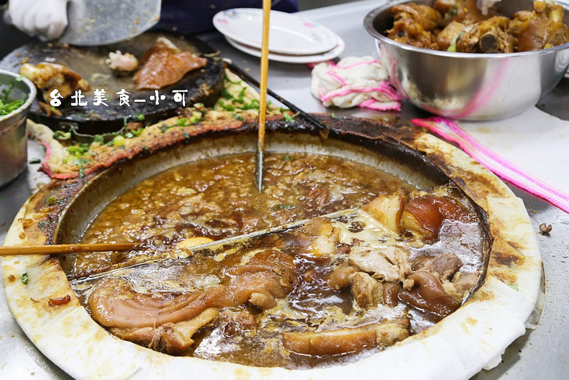 【三重美食小吃】五燈獎豬腳，很多人來三重必吃的魯肉飯、豬腳飯。